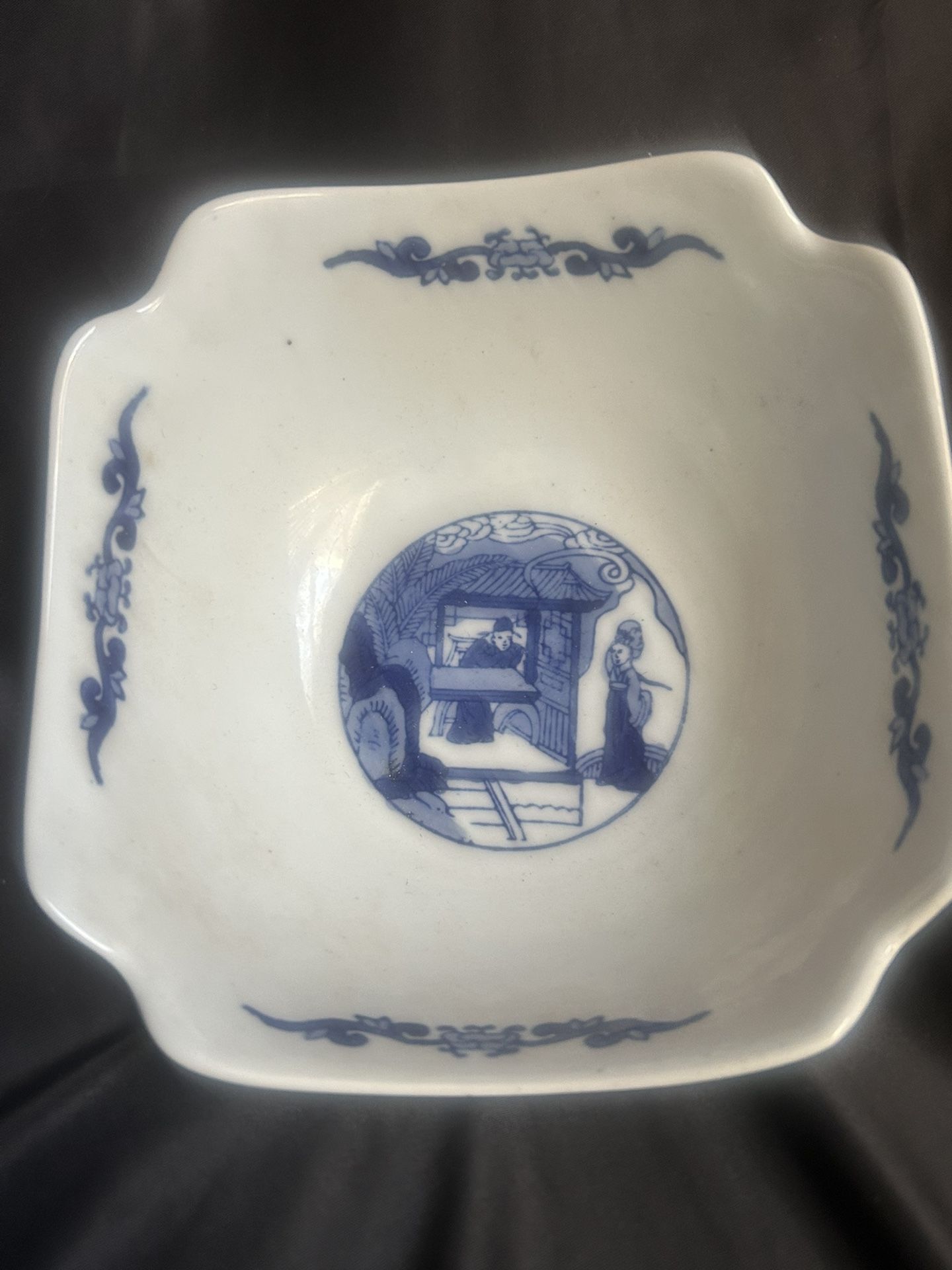 CUTE PICTORIAL BLUE AND WHITE CHINESE BOWL 