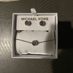 Michael Kors Women’s Bracelet And Earring Set