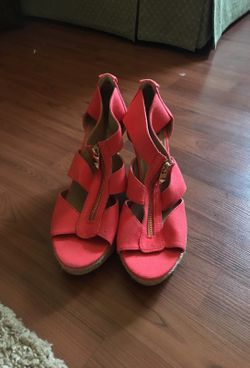 Coral wedges Sz 9