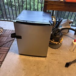 Mini Fridge - Works Great
