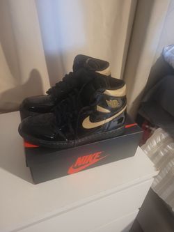 DS Jordan 1s Black and Gold size 12