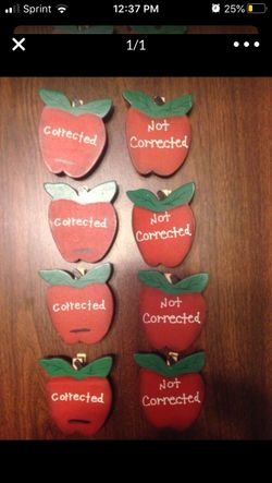 TEACHER APPLE paper clips for grading
