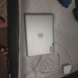 Apple Laptop