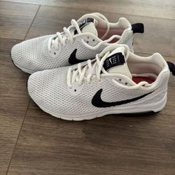 Nike shoes size 6.5