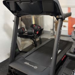 Schwinn 810 Treadmill - Black