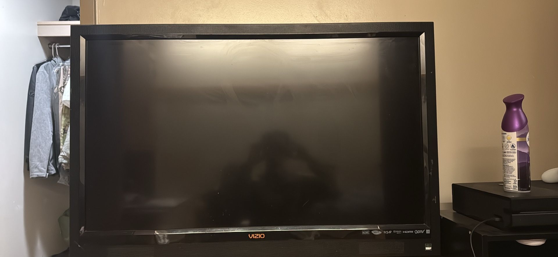 36in Visio TV