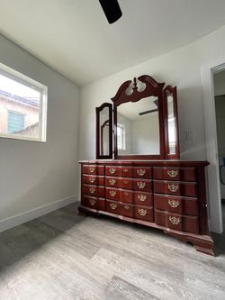Vaughan Bassett 5-Piece Solid Wood Vintage Chippendale style Bedroom Set – Made in USA (Miami/Local Pickup)