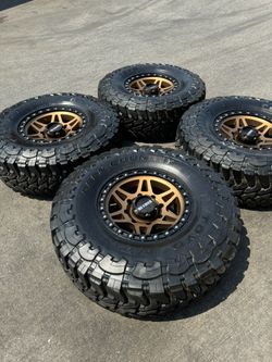 Method MR312 8x180 17” Wheels And 37” Toyo M/T Mud-Terrain Tires Off-Road Rines 8 Lug Duramax Chevy GMC 2500