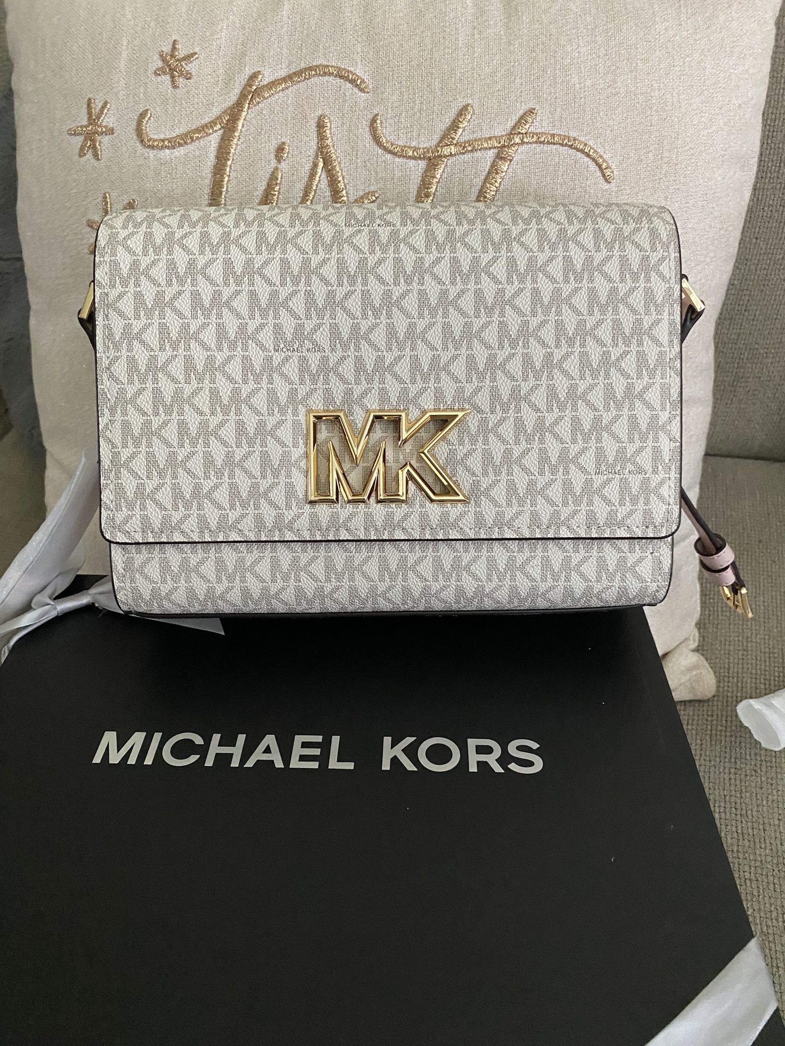 Brand New Michael Kors Purse Large Size 