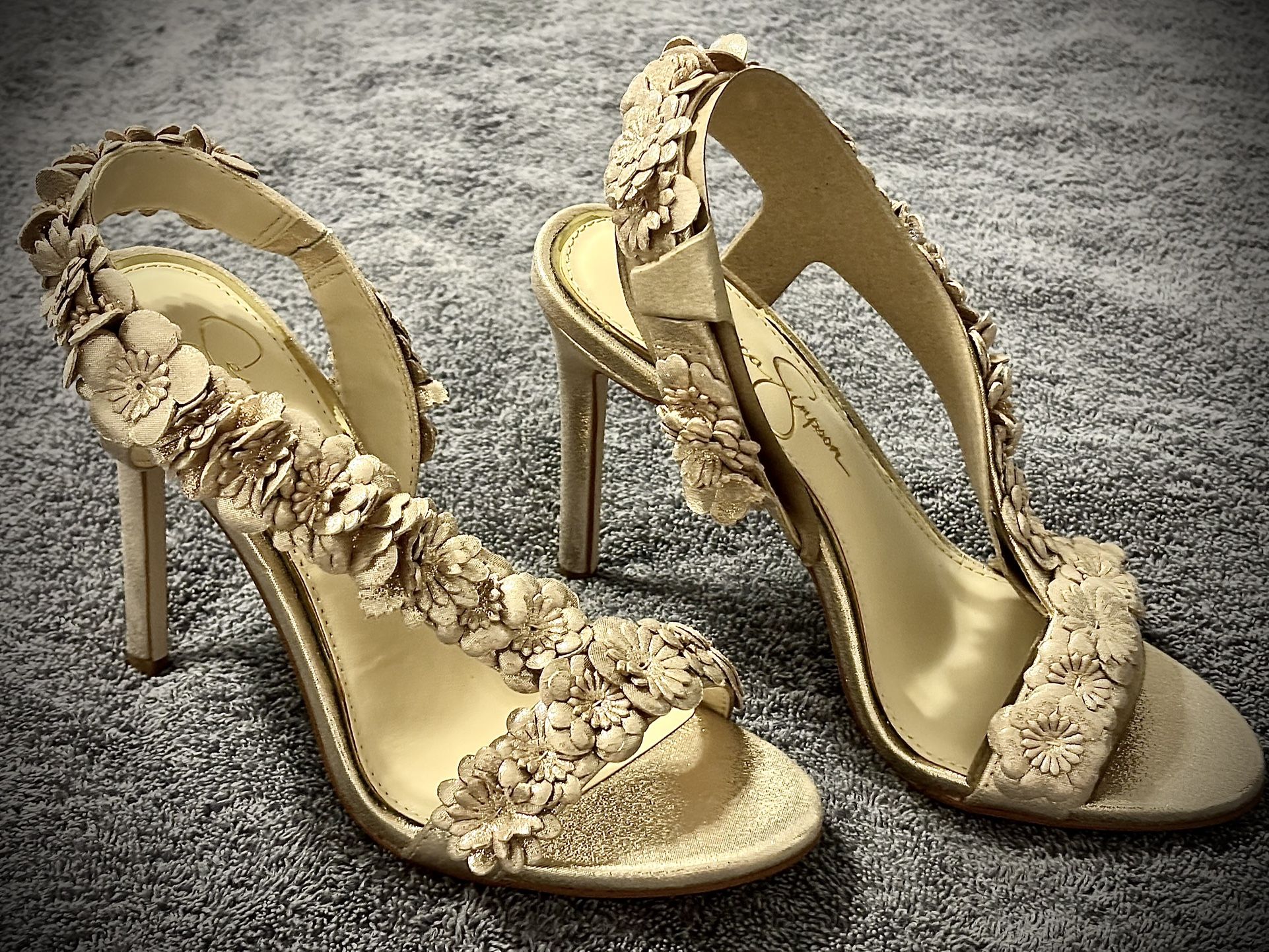 ‘BRAND-NEW’ / “JESSICA SIMPSON” HEELS, CHAMPAGNE SHIMMER-SAND, SIZE 5-1/2M…