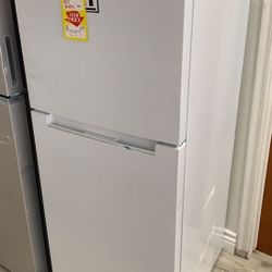 MAGIC CHEF REFRIGERATOR