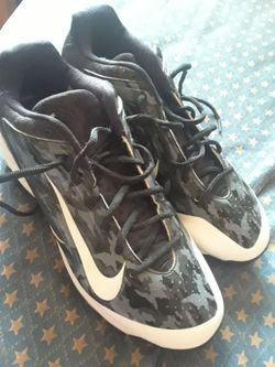 Baseball cleats