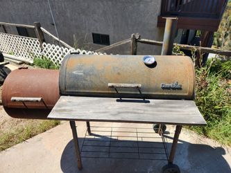 Charbroiler charcoal bbq /  smoker.