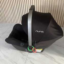 Nuna car Seat With 2 Base