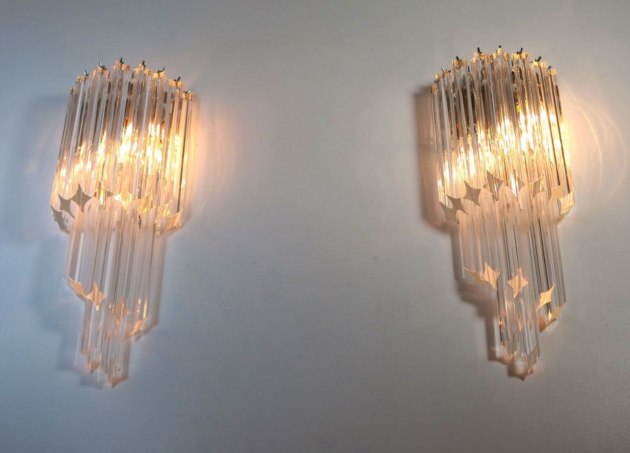 Pair of vintage Murano wall sconces – 32 quadriedri trasparent  prisms
