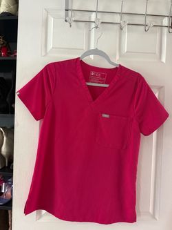 FIGS Women's set Catarina Scrub Top and Zamora joggers Raspberry sorbet