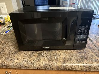 Comfee 0.7 cu. ft. 700W Microwave — EM720CPL-PMB