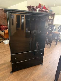Free armoire