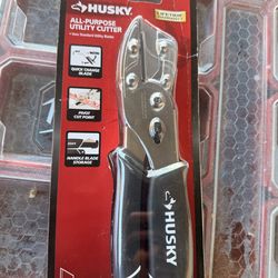 2 Husky All-Purpose Utility Cutter w/ 4 Blades Included