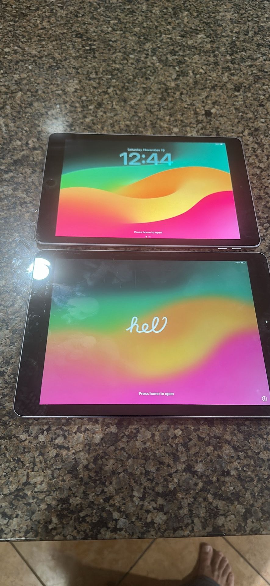 Apple ipad 6 th gen 128 gb wifi like new