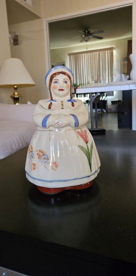 Shawnee Dutch Girl Cookie Jar