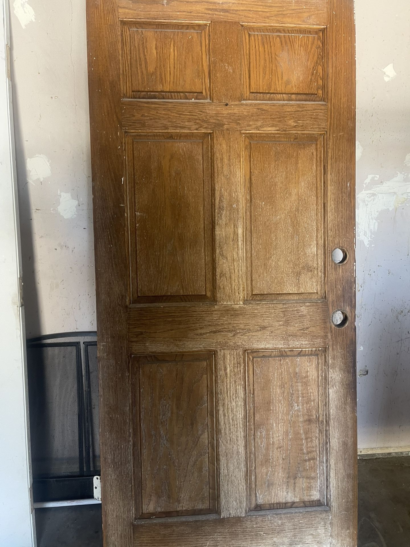 Exterior front Door In Good Condition, Just Needs To Be Painted.