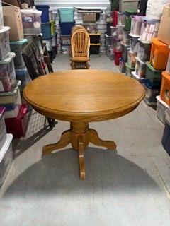Oak table with expansion leaf and 5 chairs