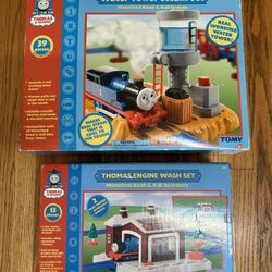 THOMAS & FRIENDS Water Tower Steam Set Motorized Train & Track & Engine Wash Set