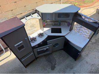 Free kids kitchen