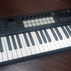 Novation Launchkey 37 MK4 Keyboard Controller