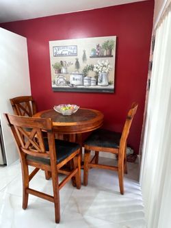 Round Wood Dining/coffe Table with 3 Chairs