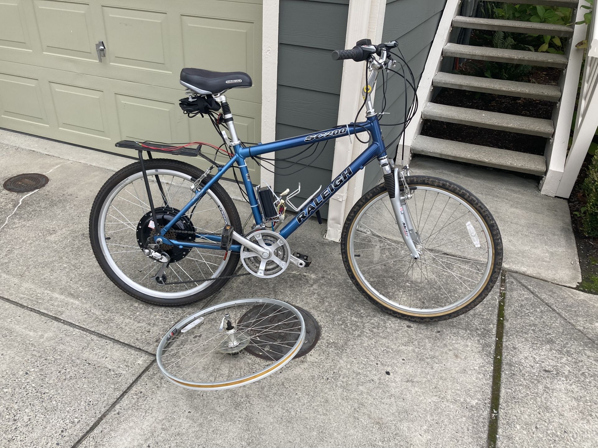 Raleigh SC200 Hybrid Bike With Ebike Conversion - Needs Battery