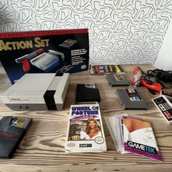 Original NES Nintendo Action set in box with games