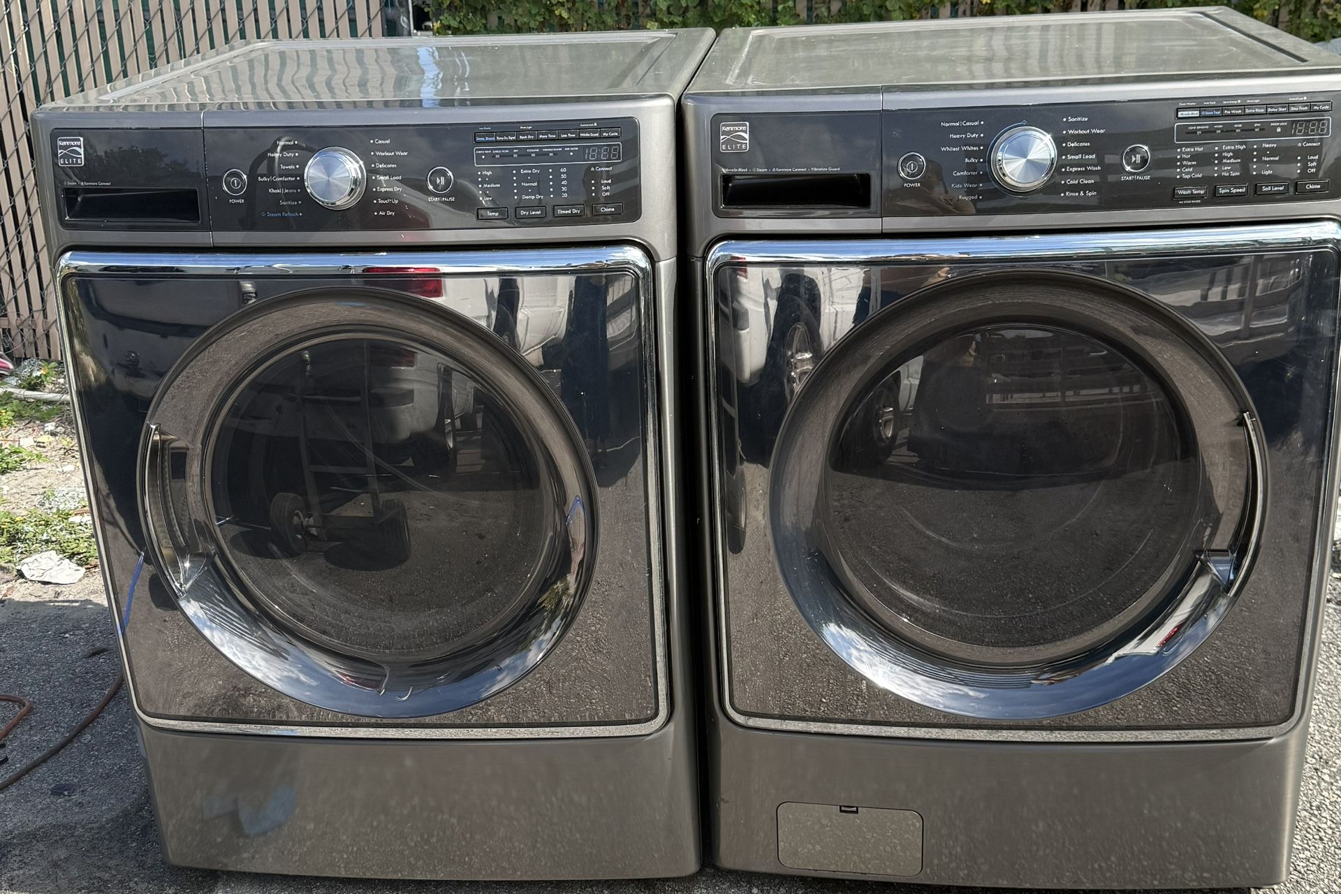 Kenmore washing machine set in very good condition, working perfectly. Size 29
