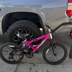 Hyper 20” Swift Magenta Kids Mountain Bike 