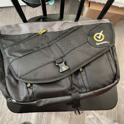 Messenger Bag: Black 