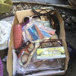 Lentes De Sol Y Para Leer. $1 Cada Par Si Los Compras Todos. 60 Disponibles.