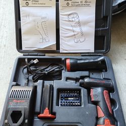 Snap-On Cordless Screwdriver/Flashlight kit