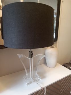 VINTAGE LUCITE LAMP