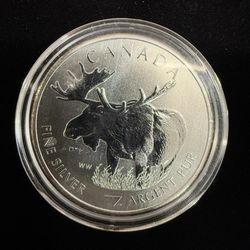 2012 one ounce Fine Silver $5 Canada Moose Canadian Wildlife Series COIN W/Cap!