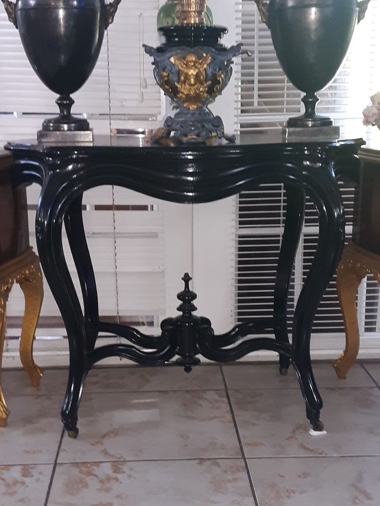 Antique victorian center table black color