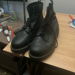Doc Martens Black Boots Fitted Leather Style