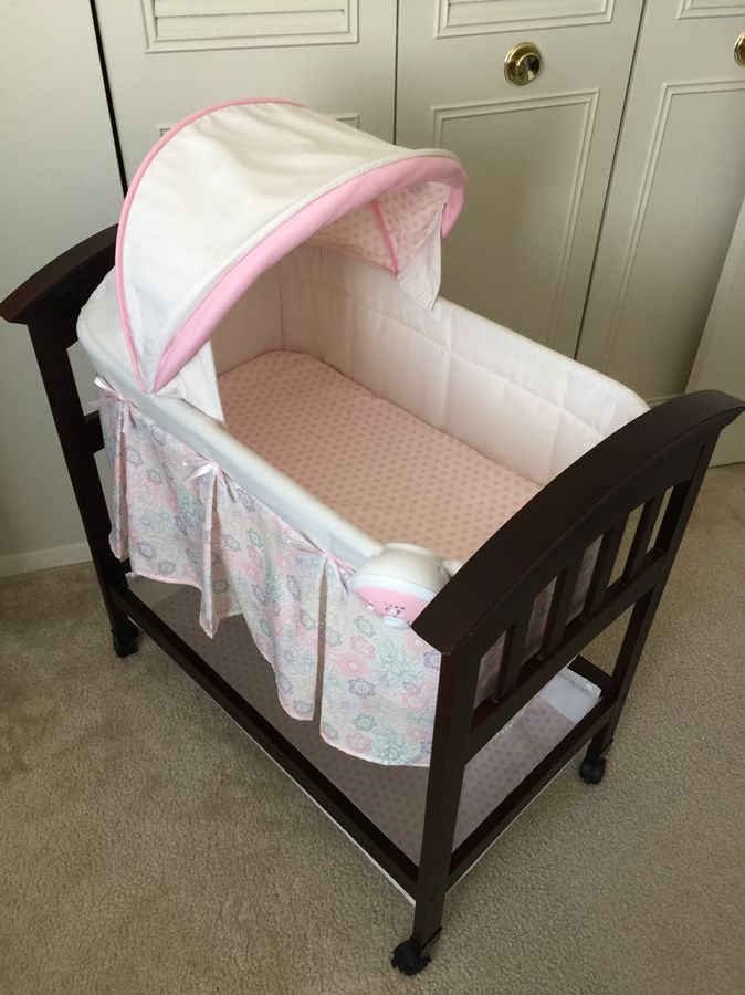 Summer Infant Wood bassinet