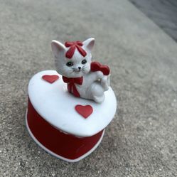 Vintage 1985 Lefton Porcelain Heart Shape Trinket Box White Cat Kitten Mint! 