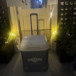 Large rolling cooler