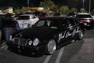 2 sets of Mercedes wheels