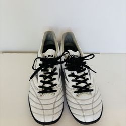 MIZUNO; MORELIA;  Men’s White Athletic Shoes Size 11.5