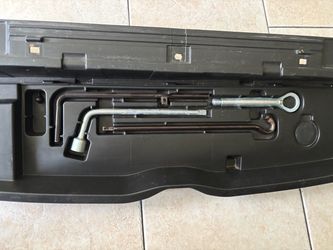 2008-2010 Toyota Highlander Storage Compartment Box W Tools 64(contact info removed)0