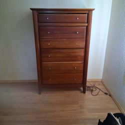 Wood Stainee Modern Dresser 