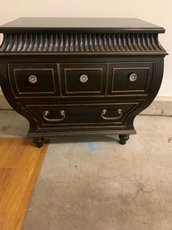 Nice vintage 2 drawers no 3rd parties cash only no numbers